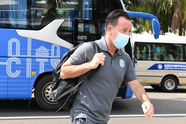 董若琳的爷爷、大伯、爸爸三个人，在对董若琳的终身大事上，有着出奇一致的看法。